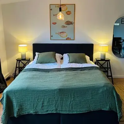 FeelsLikeHome - Urbane Altbauwohnung mit Dachterasse& Parkplatz