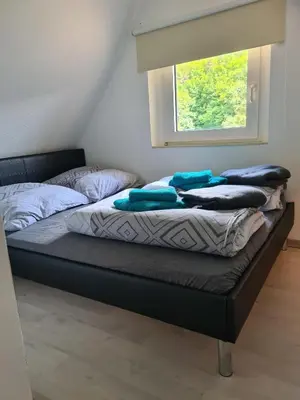 Ein Bett oder Betten in einem Zimmer der Unterkunft Wohnung Haldenblick für max 9 Personen
