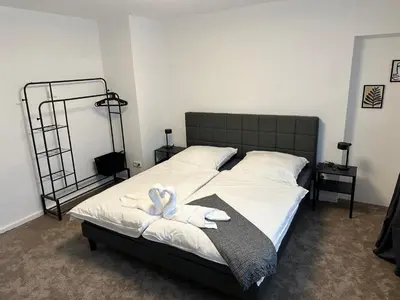 Ein Bett oder Betten in einem Zimmer der Unterkunft BSD Apartment - Self Check-in & Parkplatz
