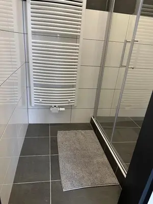 Ein Badezimmer in der Unterkunft BSD Apartment - Self Check-in & Parkplatz