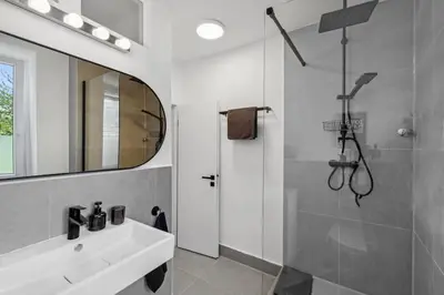 Ein Badezimmer in der Unterkunft Stylisches Apartment, Parkplatz, Nähe DUS & Dortmund & Köln & Essen