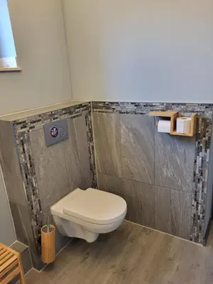 Ein Badezimmer in der Unterkunft Ferienwohnung am Rathenauplatz