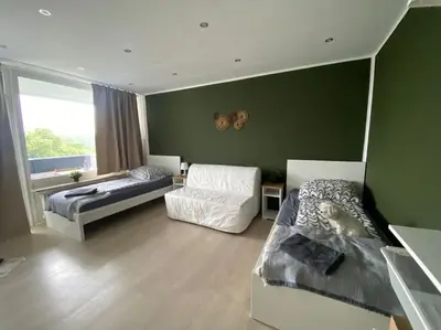 Ein Bett oder Betten in einem Zimmer der Unterkunft GrüneOase Balkon smartTV WiFi WaMa