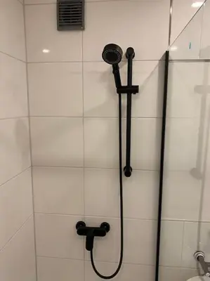 Ein Badezimmer in der Unterkunft GrüneOase Balkon smartTV WiFi WaMa
