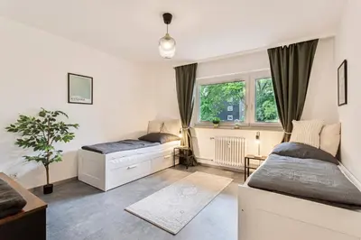 Ein Sitzbereich in der Unterkunft Arena trifft Suite by Cordis Sky in direkter Umgebung zur Arena
