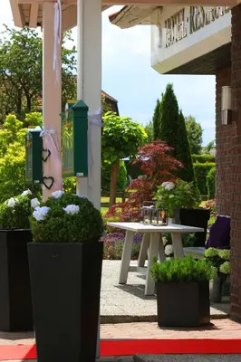 Ein Garten an der Unterkunft Landhotel Mutter Althoff
