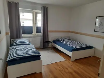 Ein Bett oder Betten in einem Zimmer der Unterkunft Fußball-Kultur Appartement Gelsenkirchen Schalke