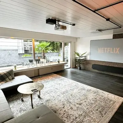 Geräumiges Apartment mit XXL Leinwand I Parkplatz I WiFi