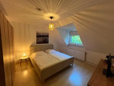 Ein Bett oder Betten in einem Zimmer der Unterkunft 50qm Dachgeschoss Wohnung zentral in Bochum Ehrenfeld - Friederika I