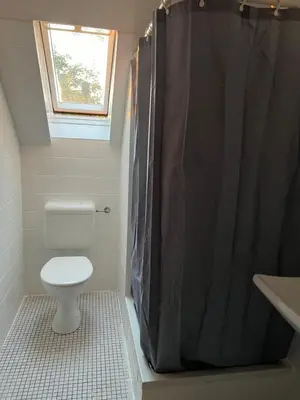 Ein Badezimmer in der Unterkunft 50qm Dachgeschoss Wohnung zentral in Bochum Ehrenfeld - Friederika I