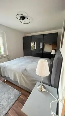 Ein Bett oder Betten in einem Zimmer der Unterkunft LeoMi Ferienwohnung