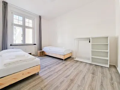 Ein Bett oder Betten in einem Zimmer der Unterkunft Tolstov Apartments - 3 Zimmer Wohnungen mit Balkon - 15 Min zur Messe DUS