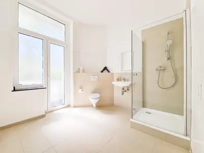 Ein Badezimmer in der Unterkunft Tolstov Apartments - 3 Zimmer Wohnungen mit Balkon - 15 Min zur Messe DUS