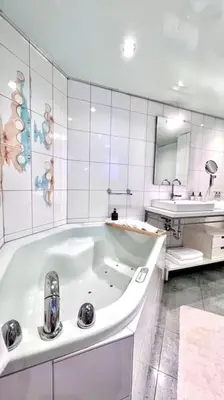 Ein Badezimmer in der Unterkunft 90qm Designerwohnung mit Küche und Jacuzzi in DO-City