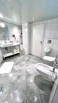 Ein Badezimmer in der Unterkunft 90qm Designerwohnung mit Küche und Jacuzzi in DO-City
