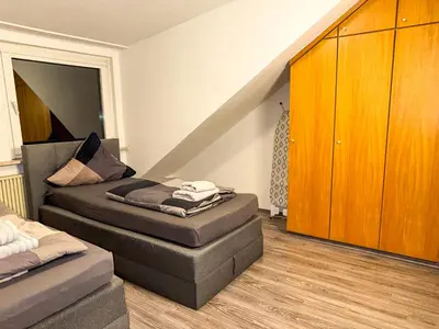 Ein Bett oder Betten in einem Zimmer der Unterkunft Ruhr Business Apartments Essen Apartment mit 7 Einzelbetten Privat
