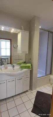 Ein Badezimmer in der Unterkunft DIE HOTELALTERNATIVE DELUXE APP erste Etage mit 2 Schlafzimmer Haus 63