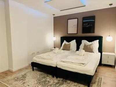 Ein Bett oder Betten in einem Zimmer der Unterkunft 2 Raum City-Apartment 5min zum HBF Grupello-2