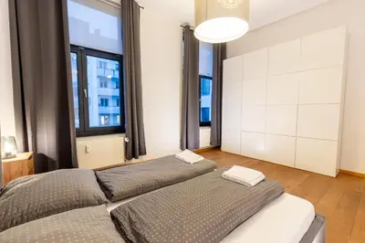 Ein Bett oder Betten in einem Zimmer der Unterkunft Pempelfort Luxury Townhouse