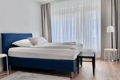 Ein Bett oder Betten in einem Zimmer der Unterkunft 15 Minuten Fußweg zum Stadion und Privatparkplatz