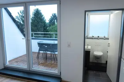 Ein Badezimmer in der Unterkunft Moderne Ferienwohnung in Gelsenkirchen-Schalke für 1 bis 7 Personen mit Terrasse, ideal für Gruppen & Stadionbesuche