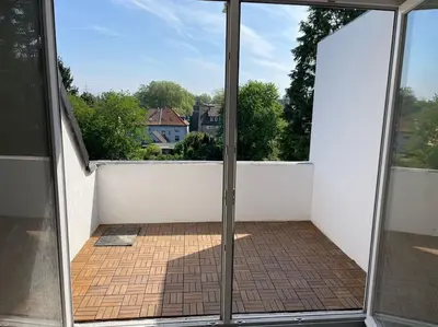 Ein Balkon oder eine Terrasse in der Unterkunft Moderne Ferienwohnung in Gelsenkirchen-Schalke für 1 bis 7 Personen mit Terrasse, ideal für Gruppen & Stadionbesuche
