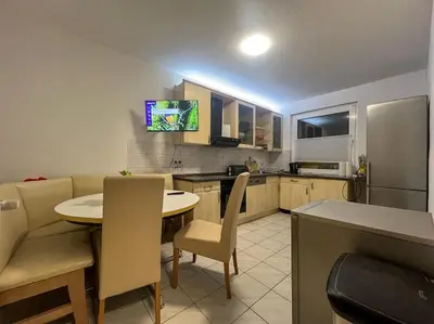 Küche/Küchenzeile in der Unterkunft Livemore24 - Apartment 5 in Duisburg WLAN - Smart-TV - 24-7 Check-in und Küche