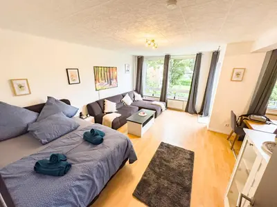 Ein Sitzbereich in der Unterkunft M-14 Komfortable Wohnung 10 Min bis Moviepark