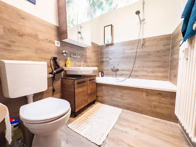 Ein Badezimmer in der Unterkunft M-14 Komfortable Wohnung 10 Min bis Moviepark
