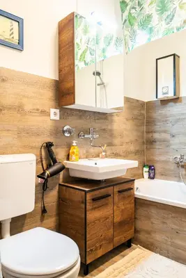 Ein Badezimmer in der Unterkunft M-14 Komfortable Wohnung 10 Min bis Moviepark