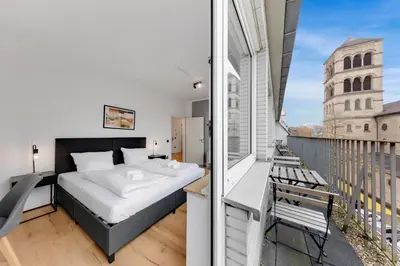 Ein Bett oder Betten in einem Zimmer der Unterkunft Apartment Düsseldorf 100QM, 6 Personen, Balkon, Messe, Küche