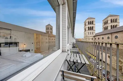 Ein Balkon oder eine Terrasse in der Unterkunft Apartment Düsseldorf 100QM, 6 Personen, Balkon, Messe, Küche