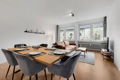 Grundriss der Unterkunft Apartment Düsseldorf 100QM, 6 Personen, Balkon, Messe, Küche