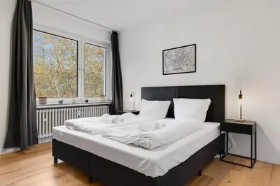 Ein Bett oder Betten in einem Zimmer der Unterkunft Apartment Düsseldorf 100QM, 6 Personen, Balkon, Messe, Küche