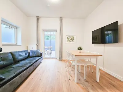 TV/Unterhaltungsangebot in der Unterkunft Tolstov Apartments - 4 Zimmer Wohnung mit Terrasse