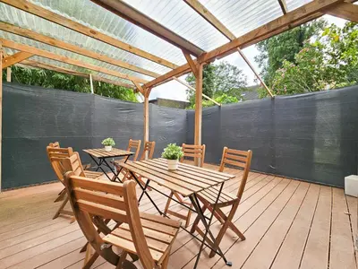 Ein Patio oder anderer Außenbereich in der Unterkunft Tolstov Apartments - 4 Zimmer Wohnung mit Terrasse