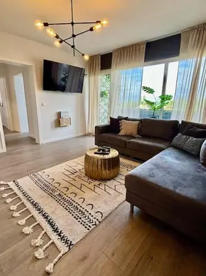 TV/Unterhaltungsangebot in der Unterkunft SuperSuite Boho 2Bdr Apartment Balkon Aufzug
