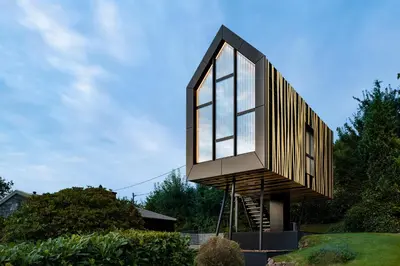 Das Gebäude in dem sich das Ferienhaus befindet