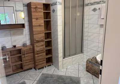Ein Badezimmer in der Unterkunft Zentrale aber ruhige Lage - Wohnung für bis zu 3 Personen