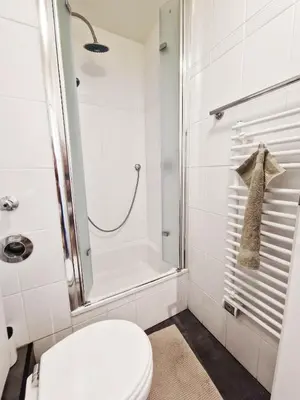Ein Badezimmer in der Unterkunft stayVision LS1 Wohnung 1 - 2 Schlafzimmer - 6 Gäste - top WLAN