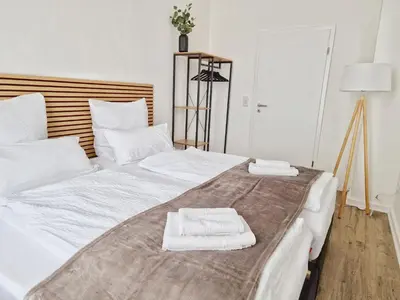 Ein Bett oder Betten in einem Zimmer der Unterkunft stayVision LS1 Wohnung 1 - 2 Schlafzimmer - 6 Gäste - top WLAN