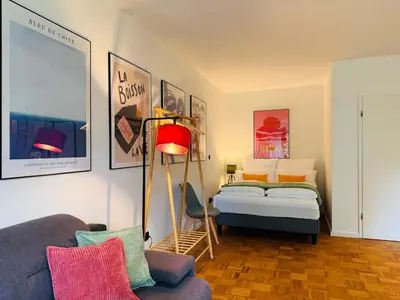 Ein Bett oder Betten in einem Zimmer der Unterkunft Klassen Stay - Design Apartment - Balkon - Netflix - Nähe Messe