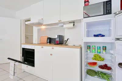 Küche/Küchenzeile in der Unterkunft Beautiful and spacious 4-Room Apartments in City Center