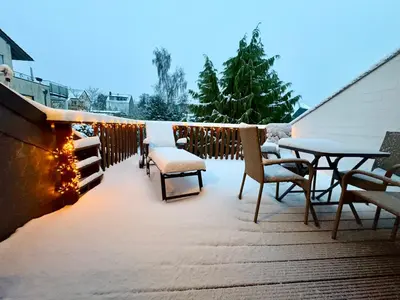 Terrassenwohnung mit Gartenblick im Winter