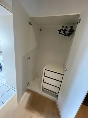 Grundriss der Unterkunft Apartment, parterre, für 3 Gäste, Zentral gelegen, Mitsubishi Halle