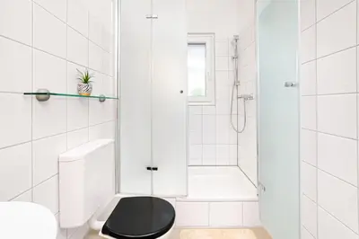 Ein Badezimmer in der Unterkunft Smart Home - Essen - Perfect for 5 Guests! Central - Balcony - Netflix - Free Parking Zone