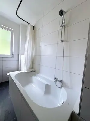 Ein Badezimmer in der Unterkunft City Apartment with WIFI, Kitchen and 4K TV