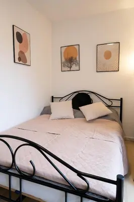 Ein Bett oder Betten in einem Zimmer der Unterkunft Bismarck Home - Central and Relaxing with Rooftop Terrace in Essen nähe Messe