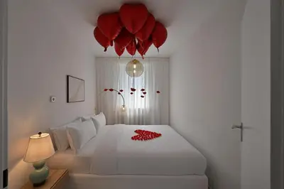 Ein Bett oder Betten in einem Zimmer der Unterkunft Romantic and Elegant 2-room apartment Wuppertal City Center Love Suite