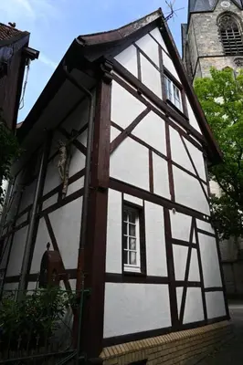 Das Gebäude in dem sich das Ferienhaus befindet